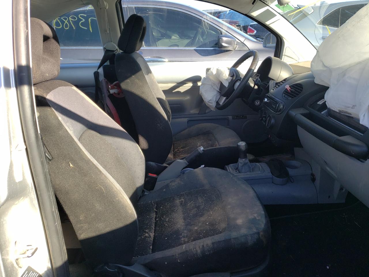 Photo 5 from auction – 1998 VOLKSWAGEN BEETLE with VIN 3VWBB61C0WM039284