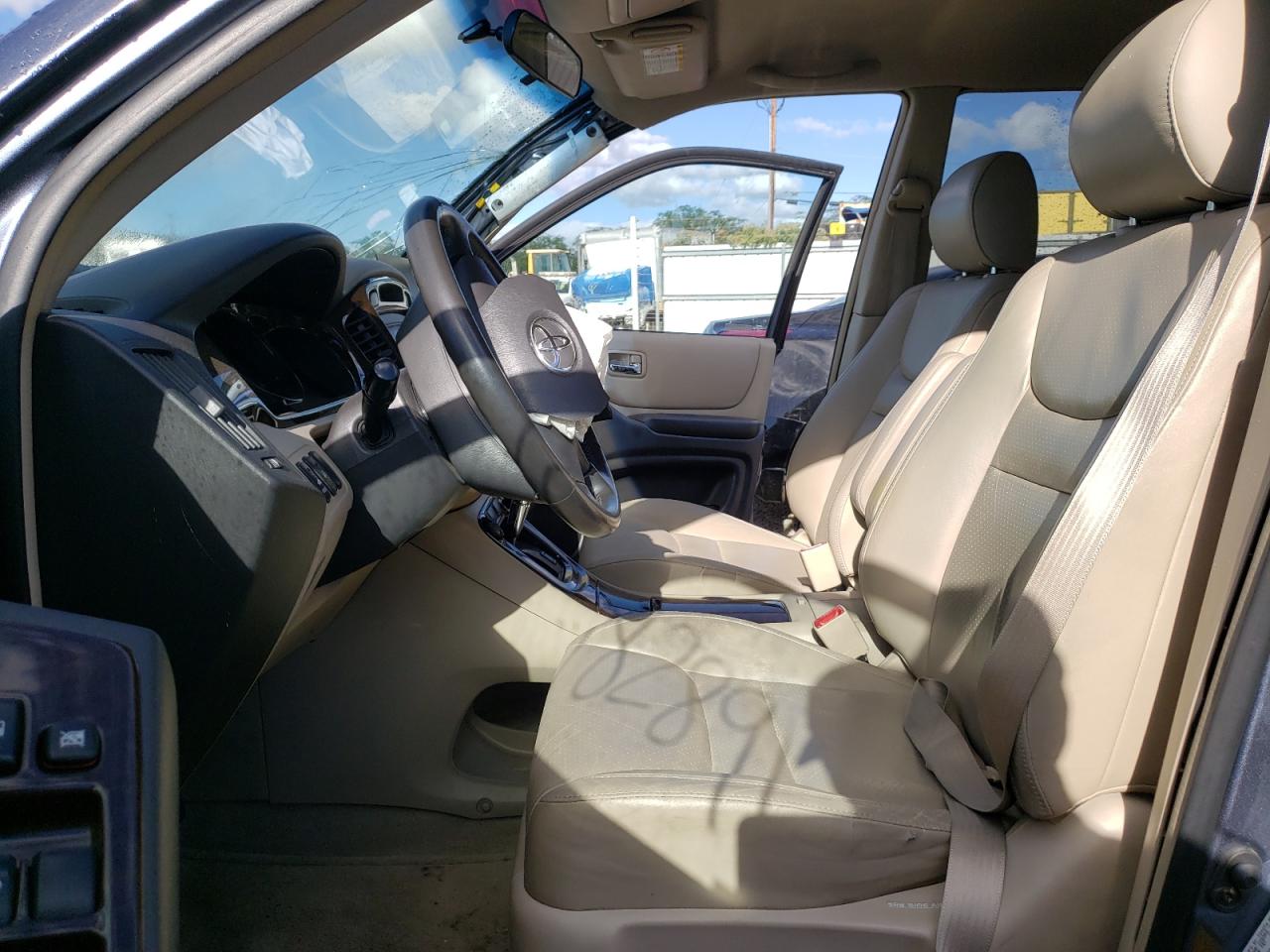 Photo 5 from auction – 2002 TOYOTA HIGHLANDER with VIN JTEGF21A320062765