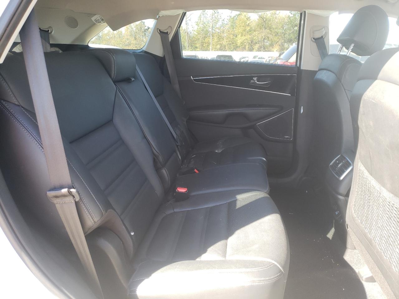 Photo 6 from auction – 2017 KIA SORENTO SX with VIN 5XYPKDA51HG310982