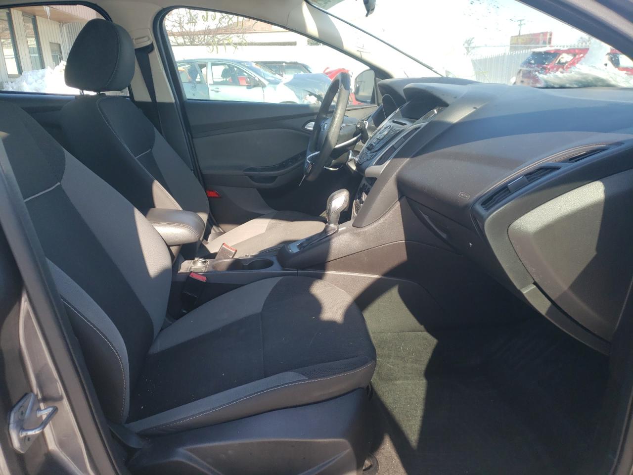 Photo 5 from auction – 2014 FORD FOCUS SE with VIN 1FADP3K22EL145145