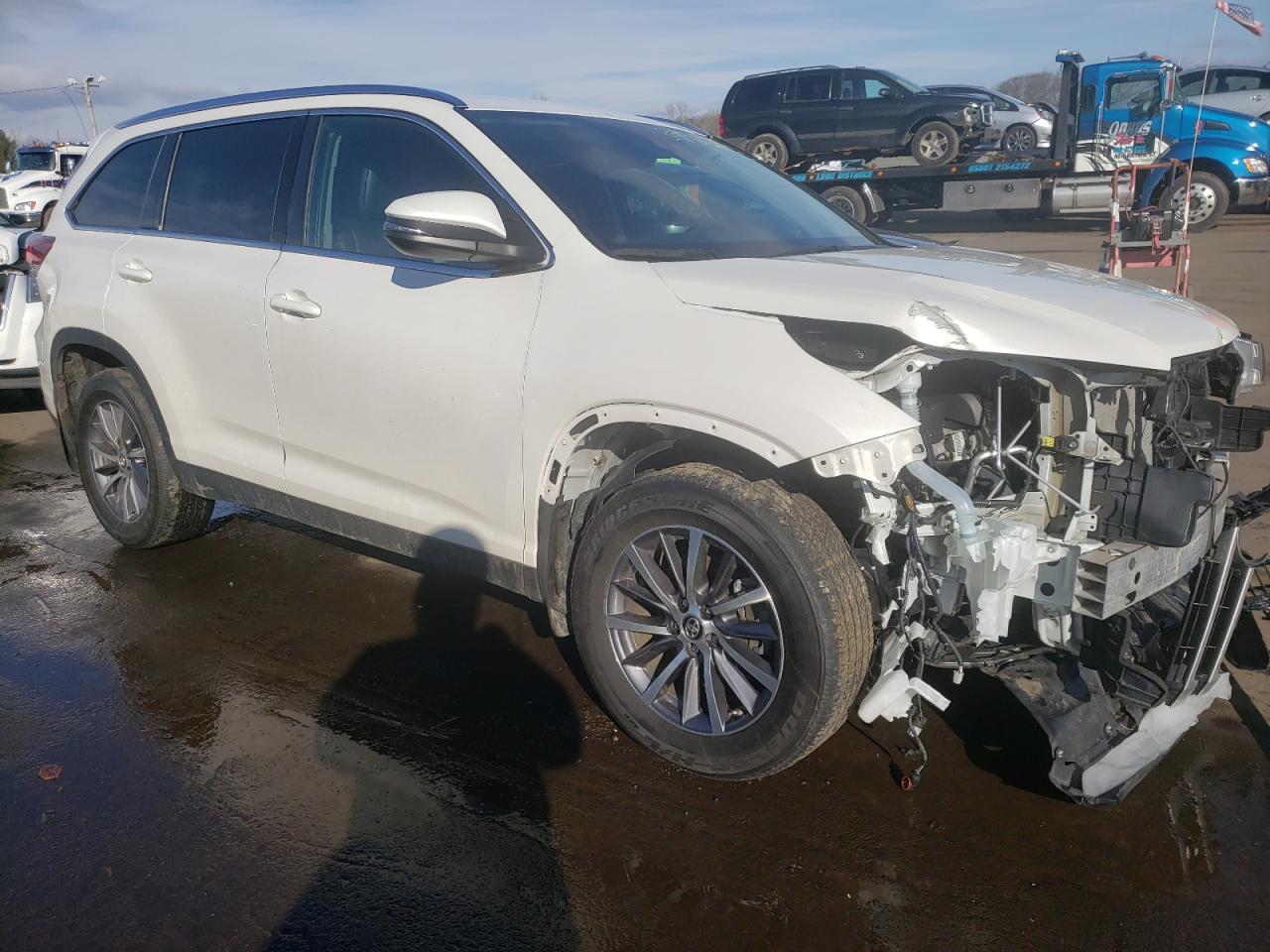 Photo 1 from auction – 2019 TOYOTA HIGHLANDER with VIN 5TDJZRFH6KS567793