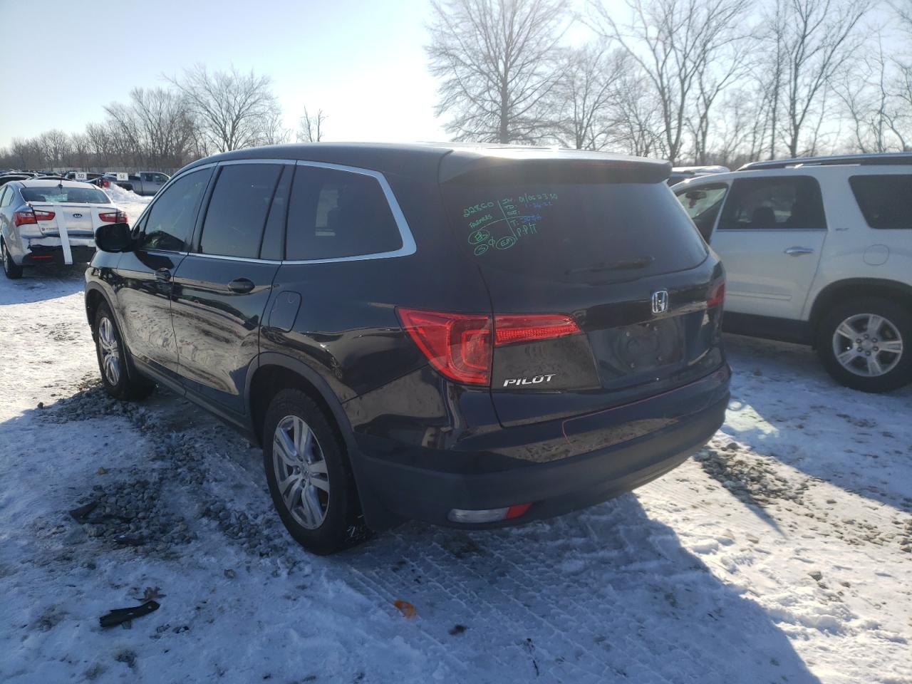 Photo 3 from auction – 2016 HONDA PILOT LX with VIN 5FNYF5H18GB017412