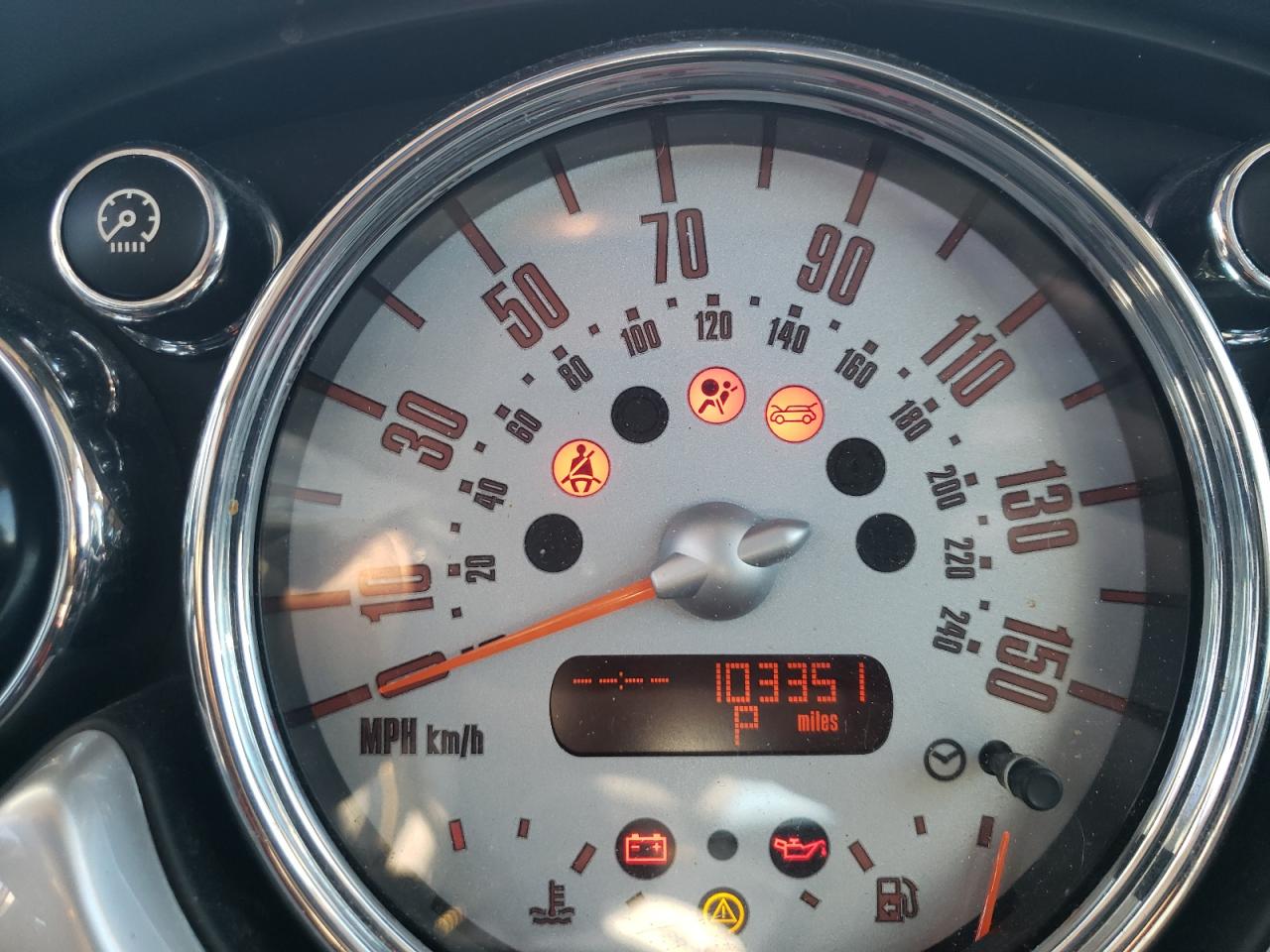 Photo 8 from auction – 2006 MINI COOPER S with VIN WMWRE33536TJ39304