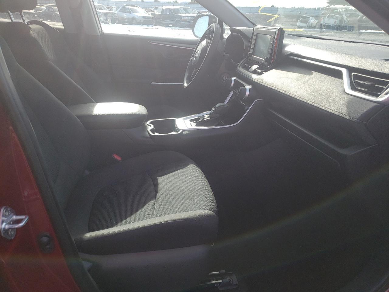 Photo 5 from auction – 2020 TOYOTA RAV4 LE with VIN 2T3F1RFV5LC083831