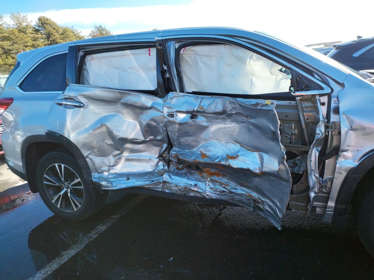 Photo 9 from auction – 2018 TOYOTA HIGHLANDER with VIN 5TDBZRFH6JS487204