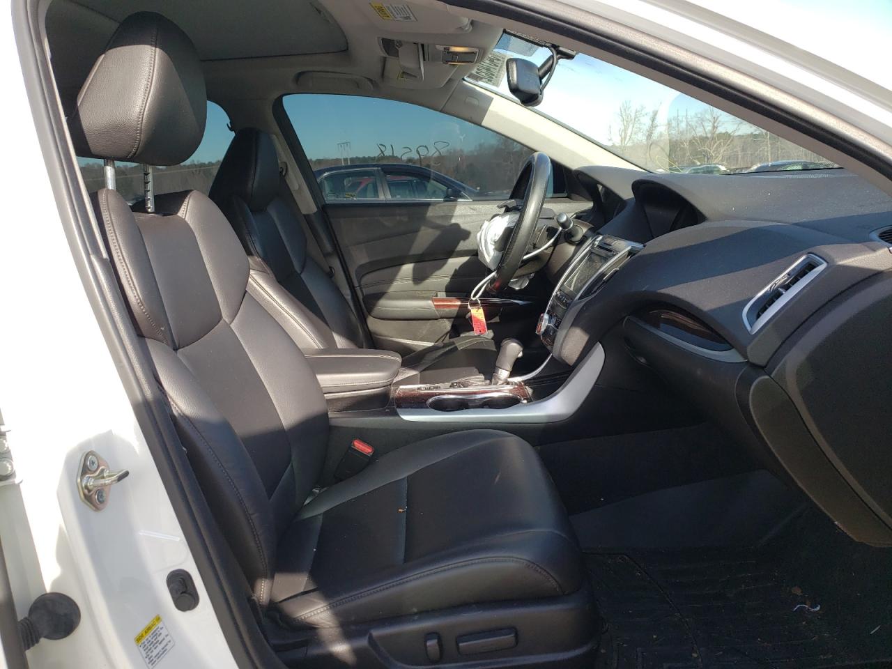 Photo 5 from auction – 2016 ACURA TLX with VIN 19UUB1F32GA015351