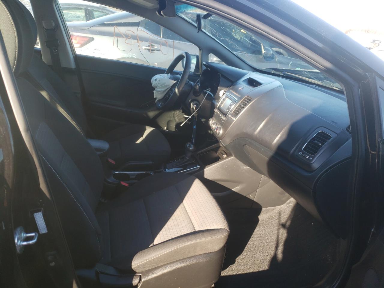 Photo 5 from auction – 2017 KIA FORTE LX with VIN 3KPFL4A78HE032430