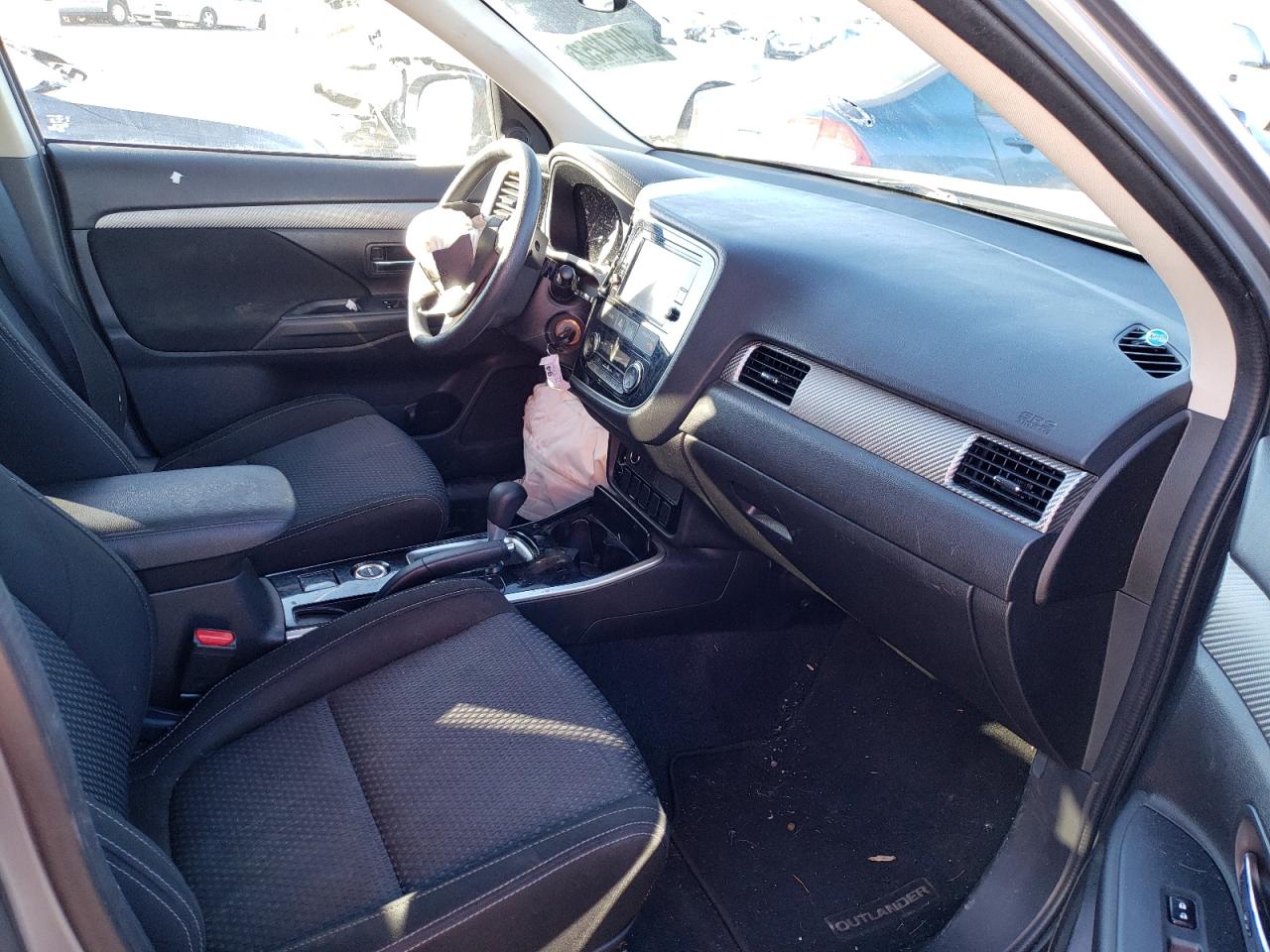 Photo 5 from auction – 2018 MITSUBISHI OUTLANDER with VIN JA4AZ3A35JZ059217