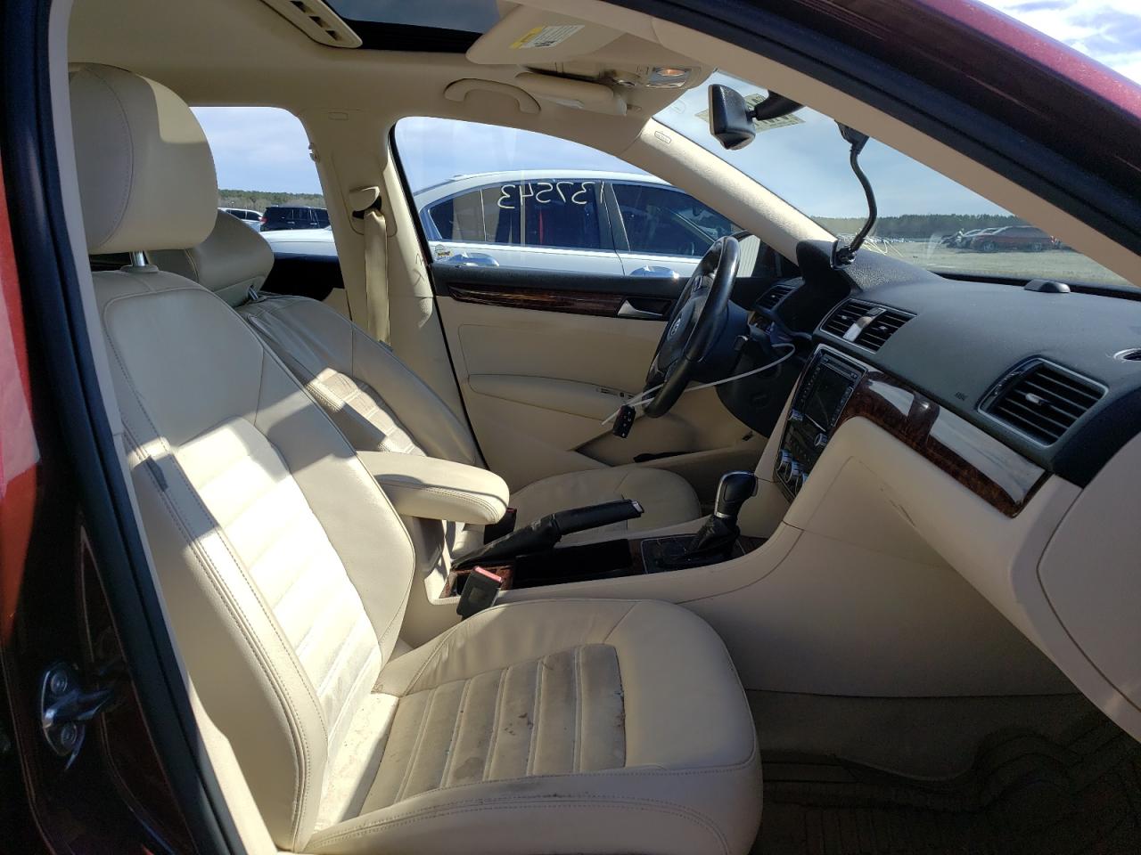 Photo 5 from auction – 2012 VOLKSWAGEN PASSAT with VIN 1VWCN7A32CC085214