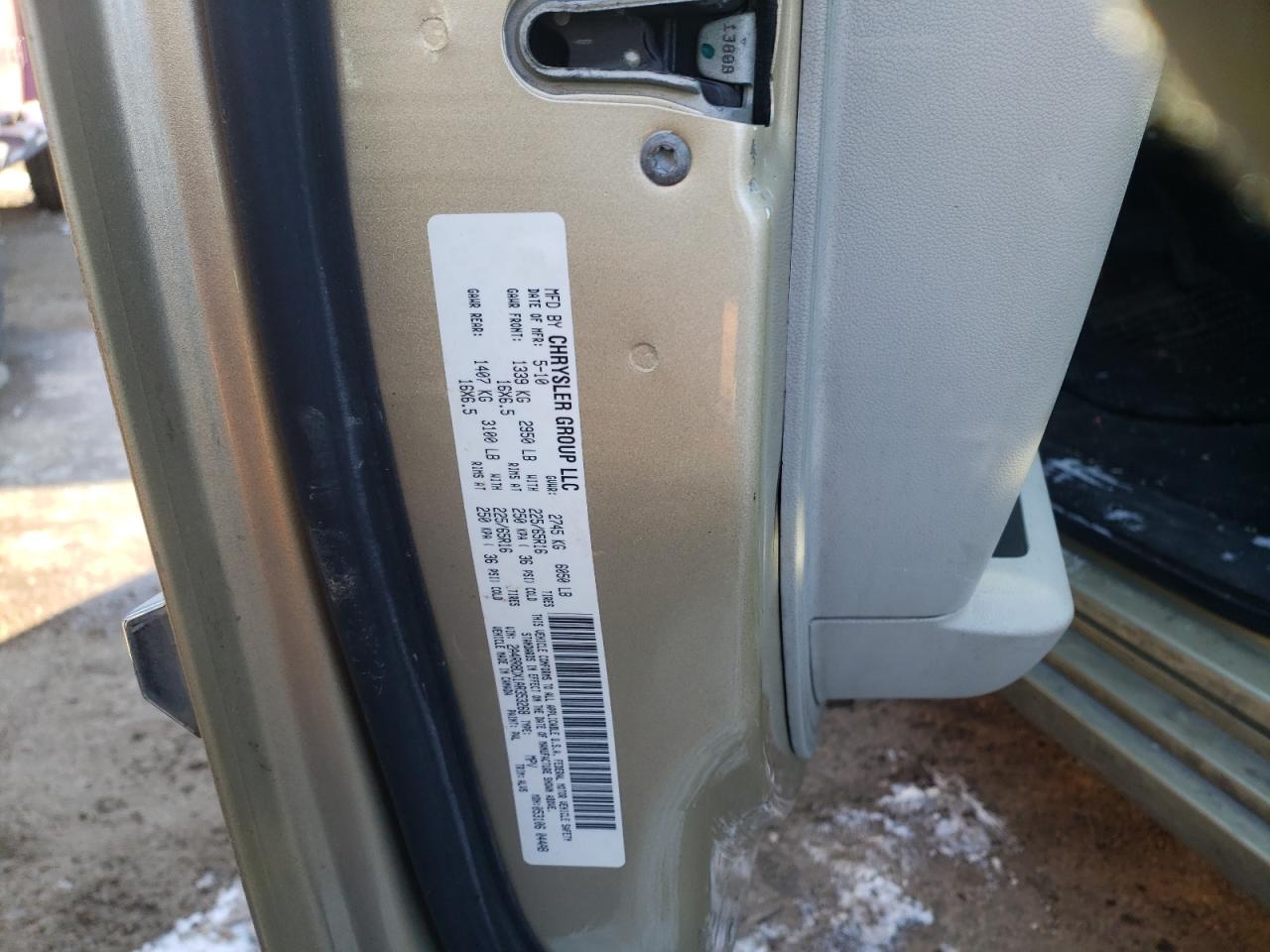 Photo 10 from auction – 2010 CHRYSLER TOWN & COU with VIN 2A4RR8DX1AR353268
