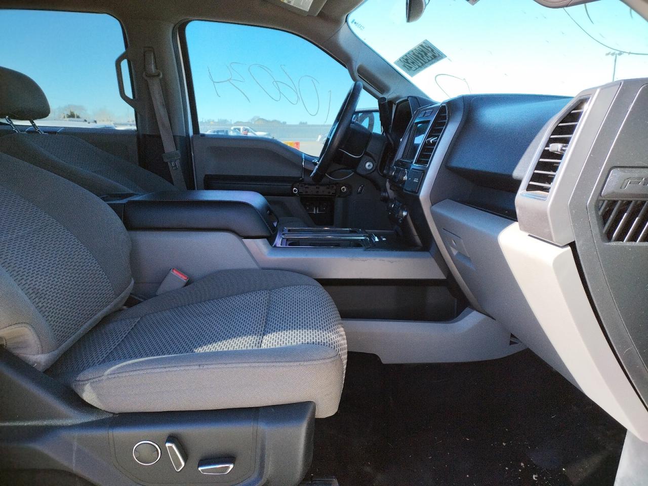 Photo 5 from auction – 2017 FORD F150 SUPER with VIN 1FTEW1EFXHKD61307