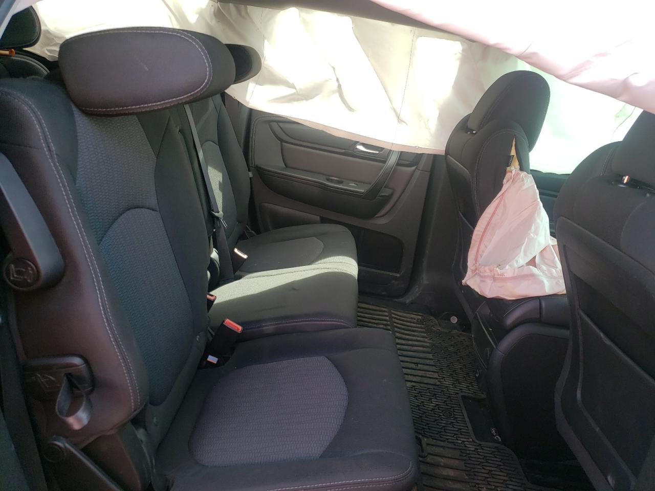Photo 6 from auction – 2017 CHEVROLET TRAVERSE L with VIN 1GNKRGKD1HJ184918