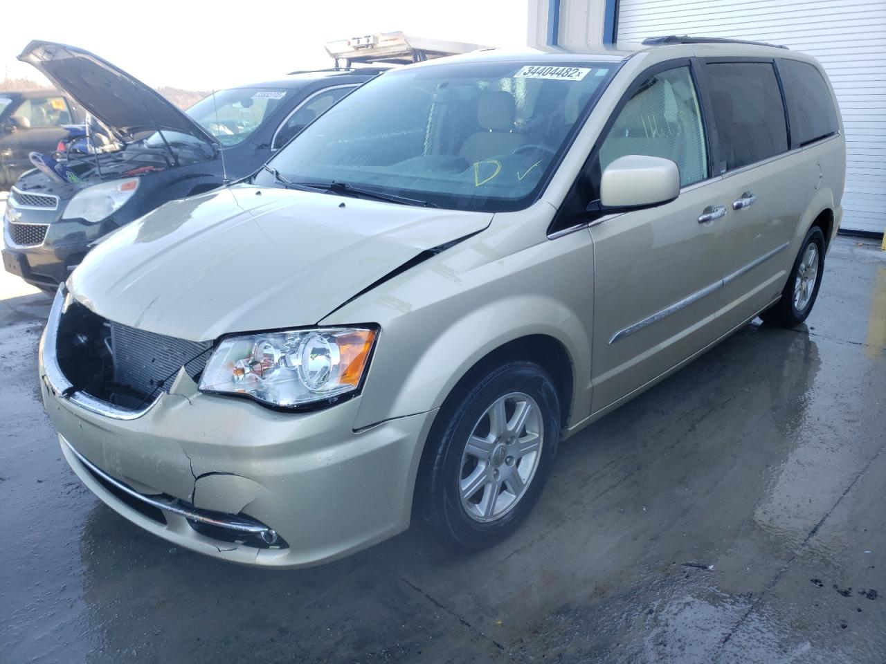 Photo 2 from auction – 2011 CHRYSLER TOWN & COU with VIN 2A4RR5DG7BR683626