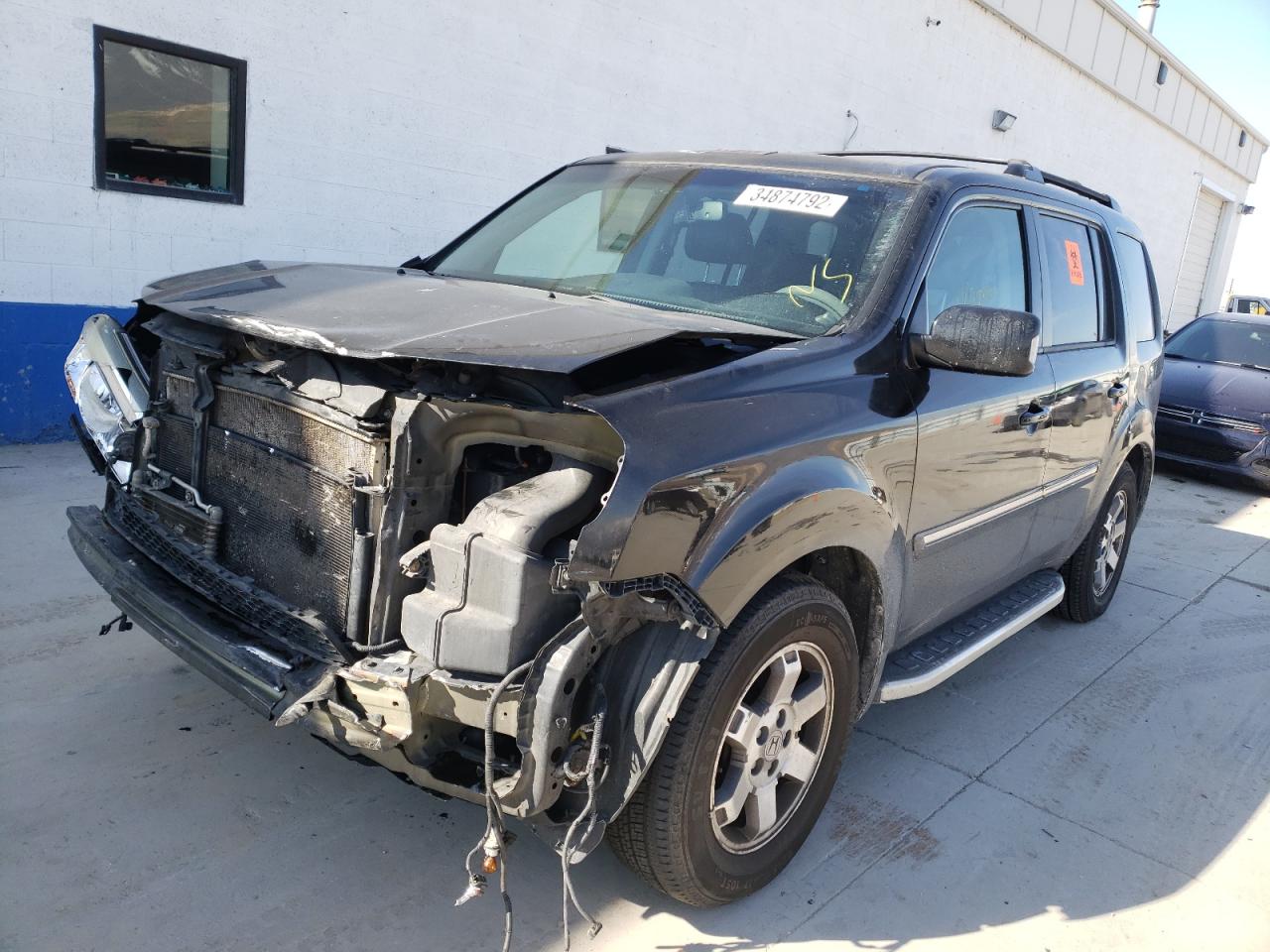Photo 2 from auction – 2010 HONDA PILOT TOUR with VIN 5FNYF4H96AB014354