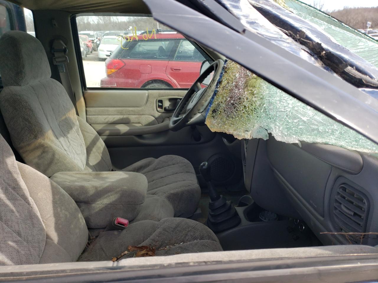 Photo 5 from auction – 2000 GMC SONOMA with VIN 1GTCS1444Y8112095
