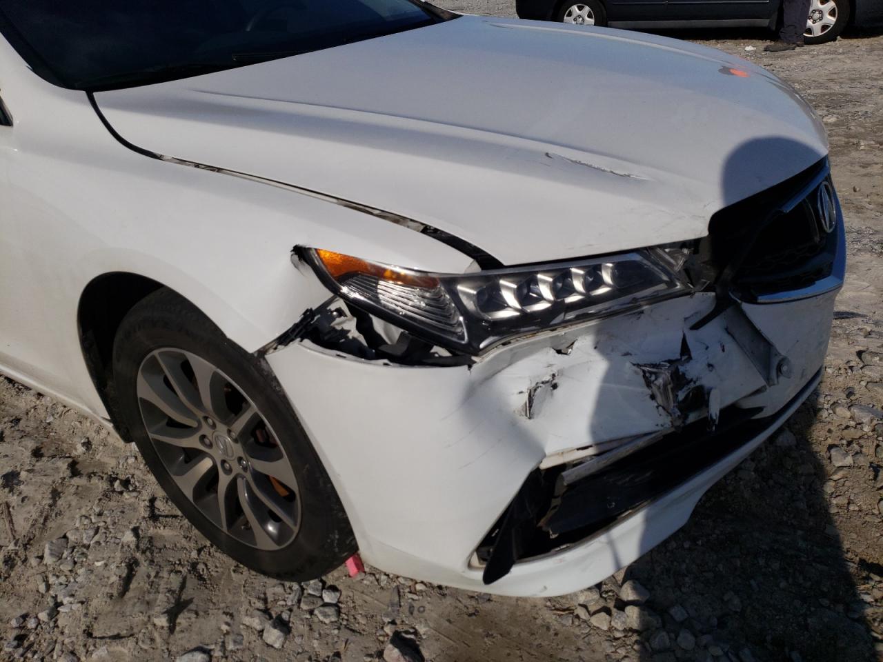 Photo 9 from auction – 2016 ACURA TLX with VIN 19UUB1F32GA015351