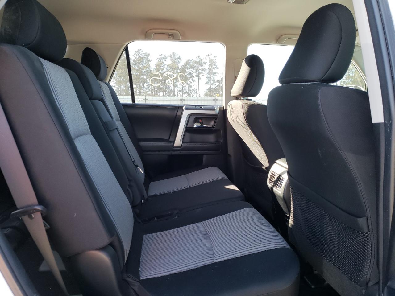 Photo 6 from auction – 2018 TOYOTA 4RUNNER SR with VIN JTEZU5JR7J5191244