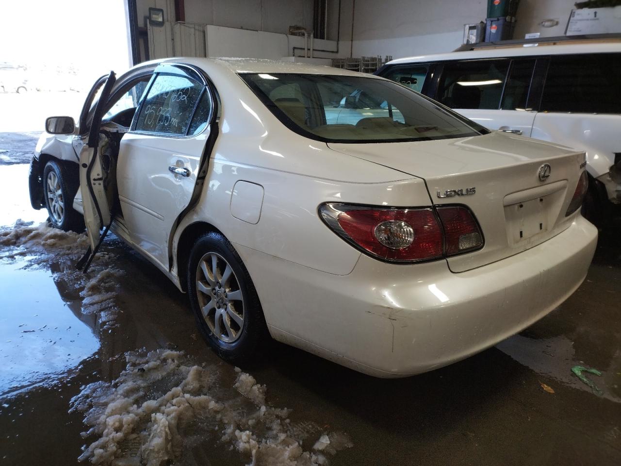 Photo 3 from auction – 2003 LEXUS ES 300 with VIN JTHBF30G336000418