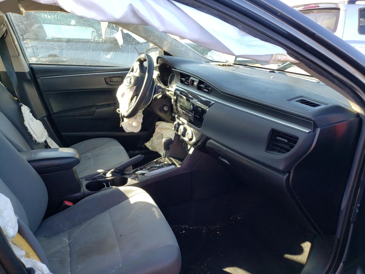 Photo 5 from auction – 2015 TOYOTA COROLLA L with VIN 2T1BURHEXFC423975