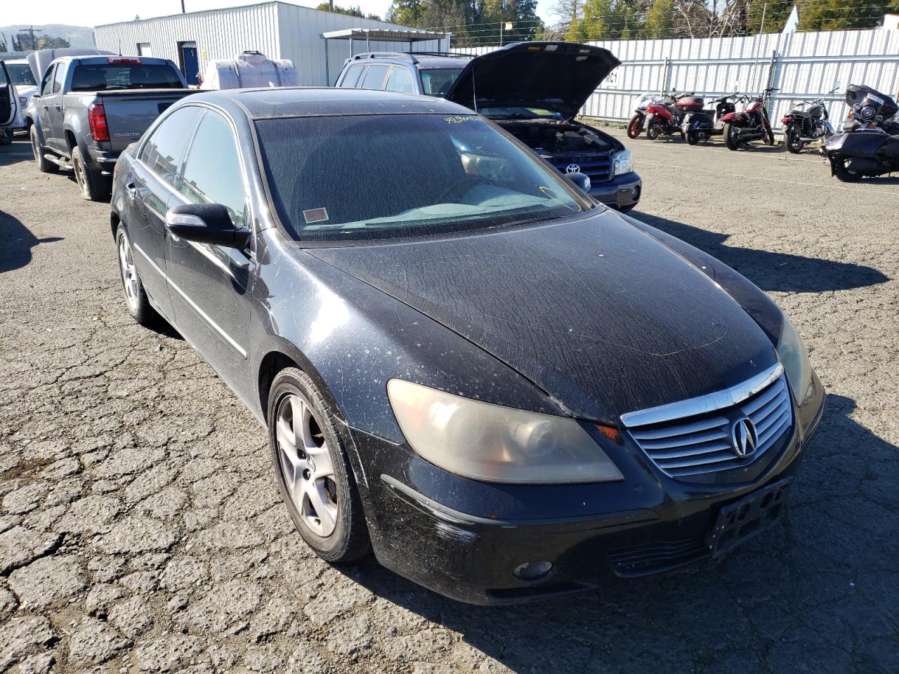 ACURA RL 2005 with VIN JH4KB16575C001906 - Photo from auction
