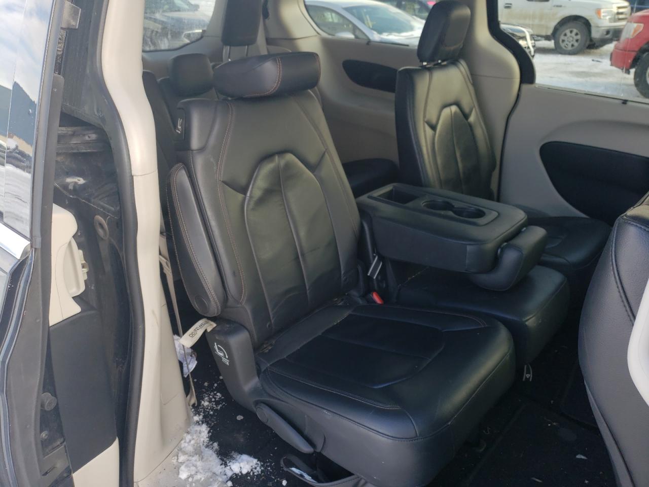 Photo 6 from auction – 2017 CHRYSLER PACIFICA T with VIN 2C4RC1BG5HR592396