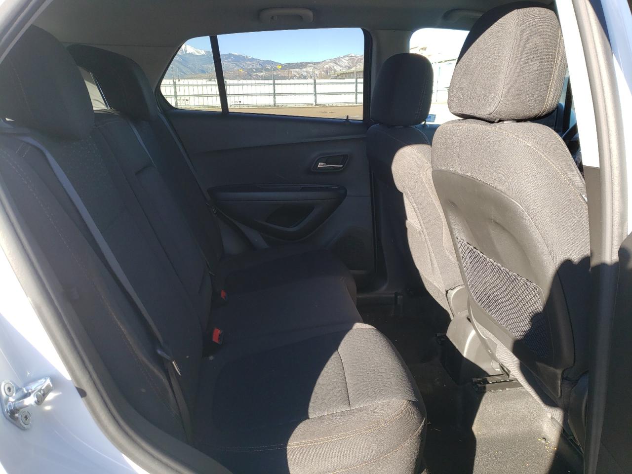 Photo 6 from auction – 2021 CHEVROLET TRAX LS with VIN KL7CJNSB5MB359910