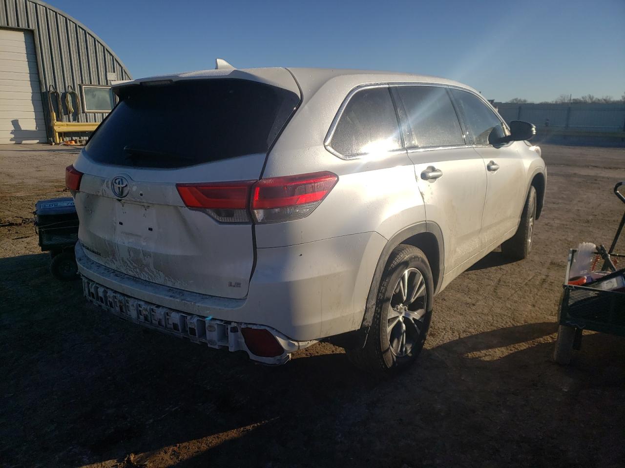 Photo 4 from auction – 2017 TOYOTA HIGHLANDER with VIN 5TDZZRFH1HS224742