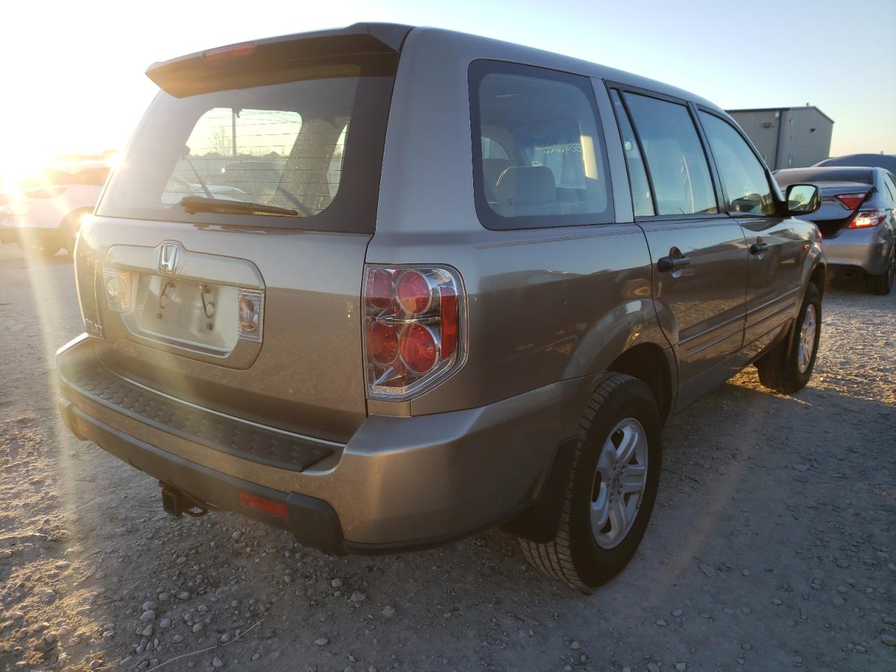 Photo 4 from auction – 2006 HONDA PILOT LX with VIN 5FNYF28146B009496