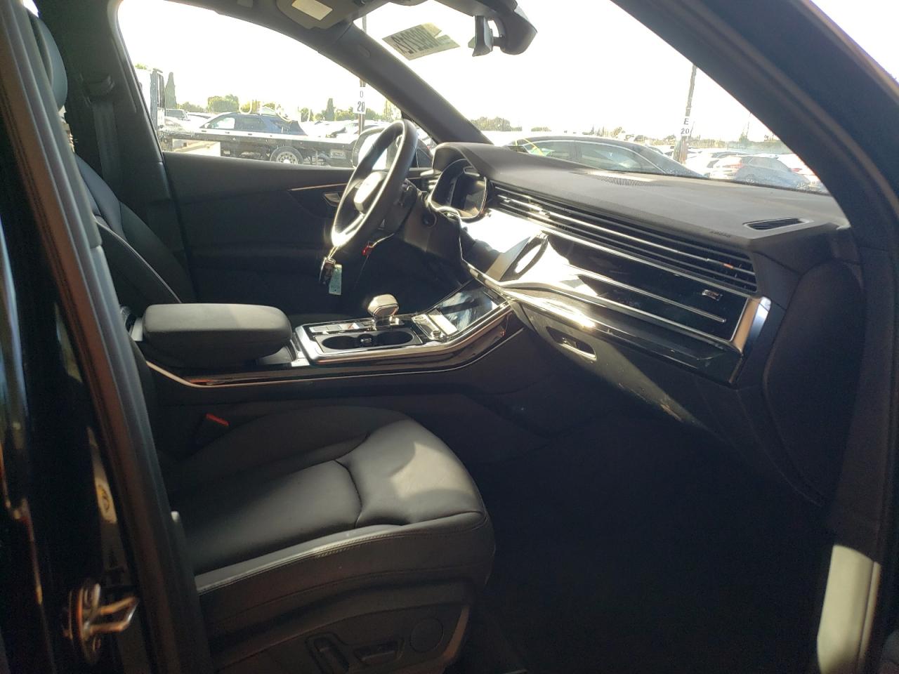 Photo 5 from auction – 2021 AUDI Q7 PREMIUM with VIN WA1AJAF74MD024712
