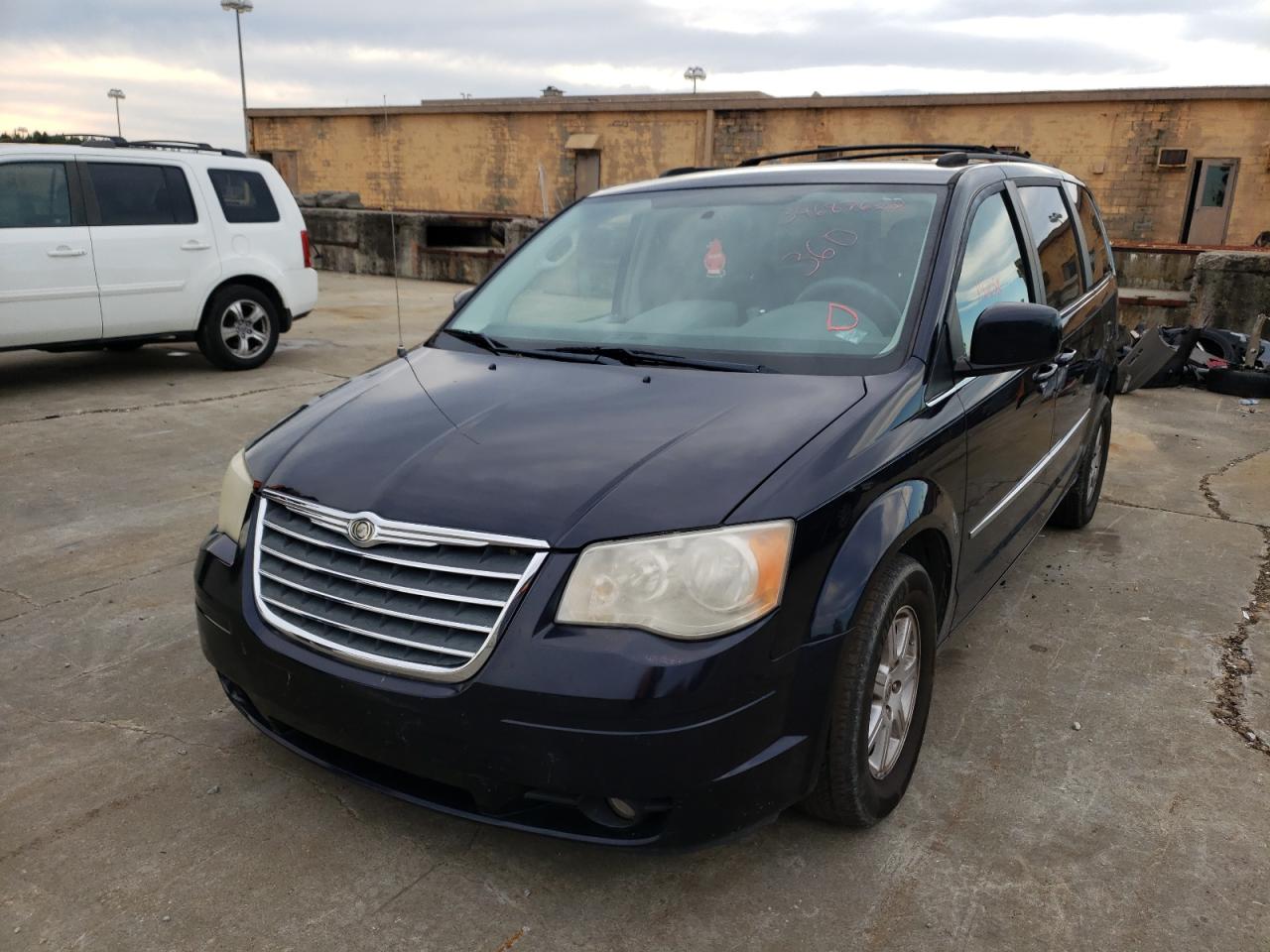 Photo 2 from auction – 2010 CHRYSLER TOWN AND C with VIN 2A4RR5D15AR501819