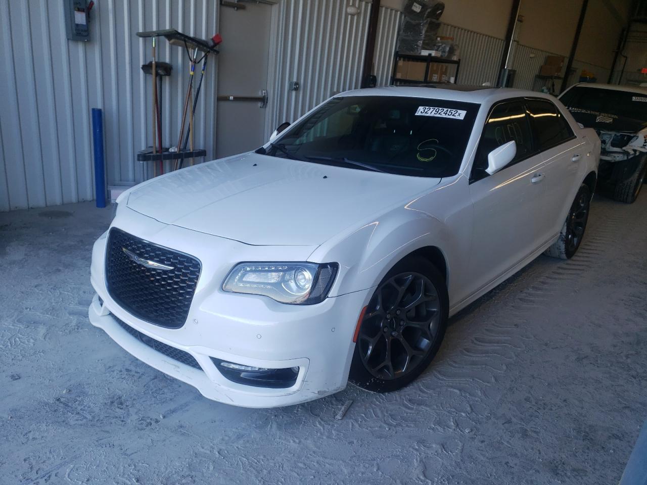 Photo 2 from auction – 2017 CHRYSLER 300 S with VIN 2C3CCABG0HH577188