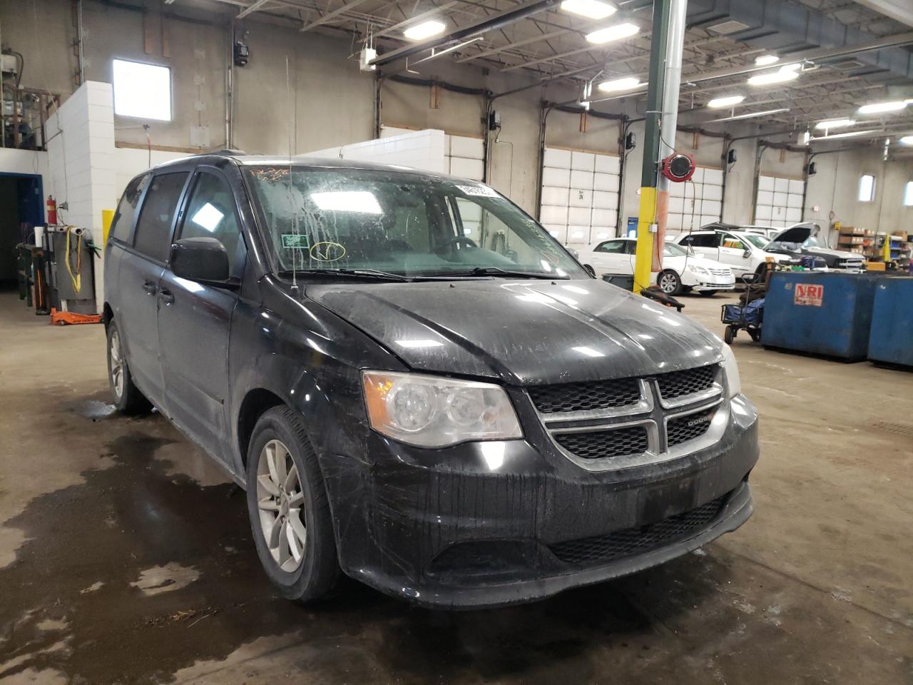 DODGE GRAND CARA 2014 مع رقم تعريف المركبة 2C4RDGCG4ER267474 - صورة من المزاد