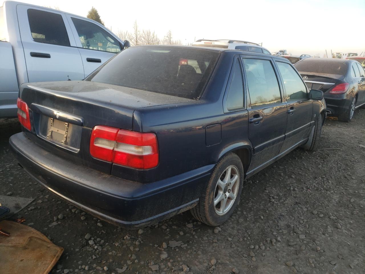 Photo 4 from auction – 2000 VOLVO S70 BASE with VIN YV1LS61J1Y2643632