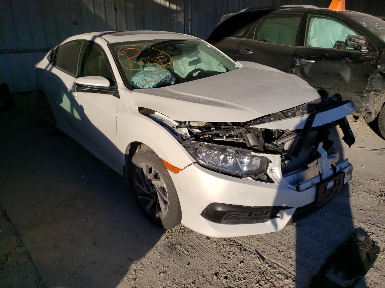 HONDA CIVIC EX 2016 مع رقم تعريف المركبة 19XFC2F79GE092065 - صورة من المزاد