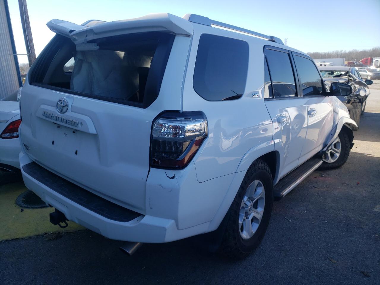 Photo 4 from auction – 2018 TOYOTA 4RUNNER SR with VIN JTEBU5JRXJ5508709