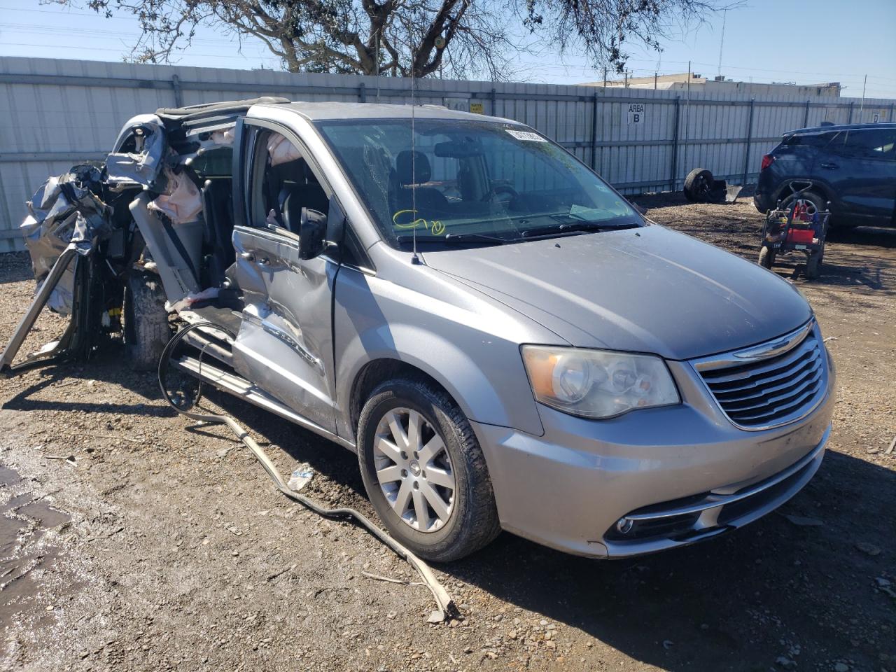 CHRYSLER TOWN & COU 2014 with VIN 2C4RC1BG9ER326505 - Photo from auction