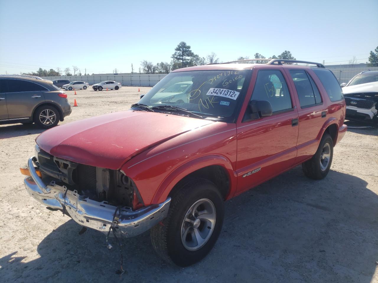 Photo 2 from auction – 2000 CHEVROLET BLAZER with VIN 1GNCS13W5YK104522