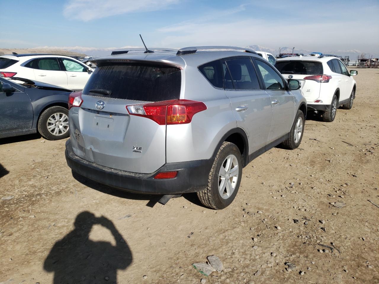 Photo 4 from auction – 2014 TOYOTA RAV4 XLE with VIN JTMRFREV1ED065101