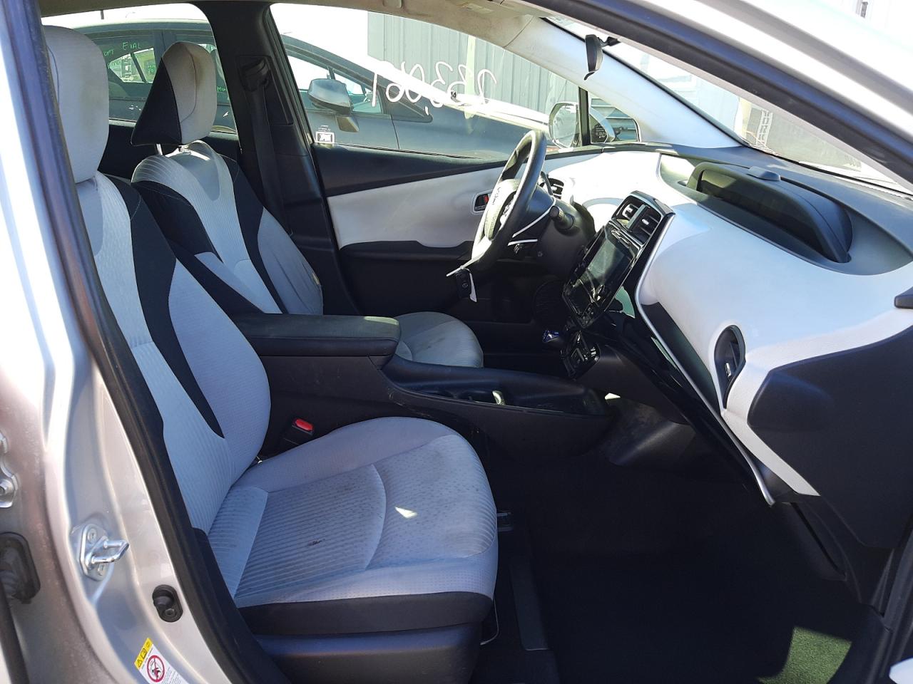 Photo 5 from auction – 2017 TOYOTA PRIUS with VIN JTDKBRFUXH3048181