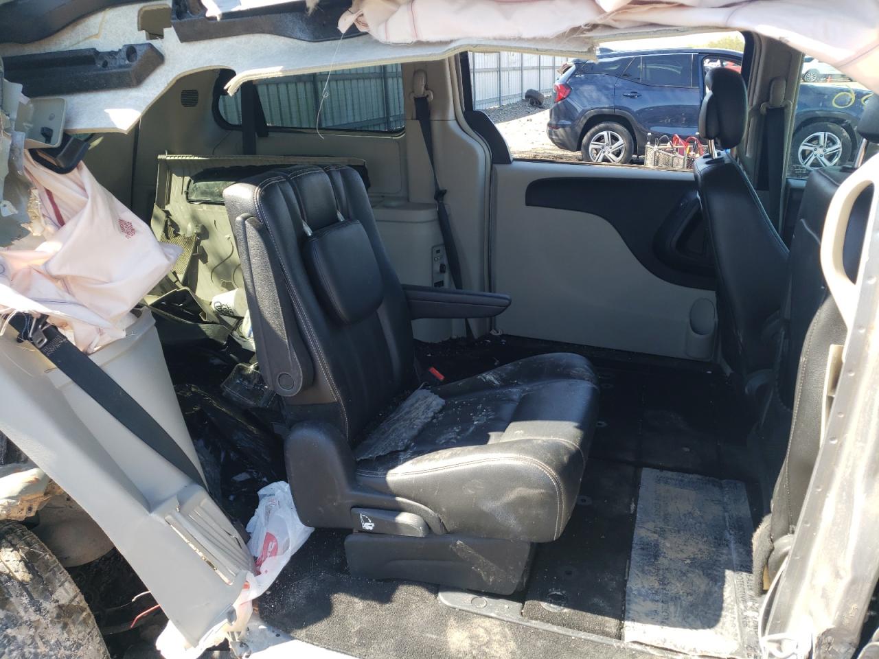 Photo 6 from auction – 2014 CHRYSLER TOWN & COU with VIN 2C4RC1BG9ER326505