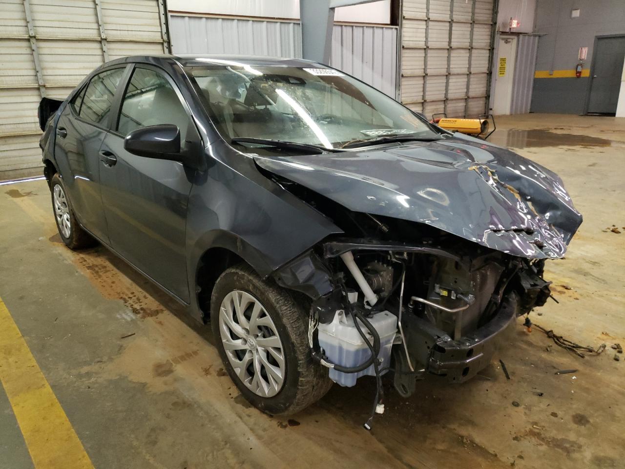 TOYOTA COROLLA L 2018 with VIN 5YFBURHE4JP795241 - Photo from auction