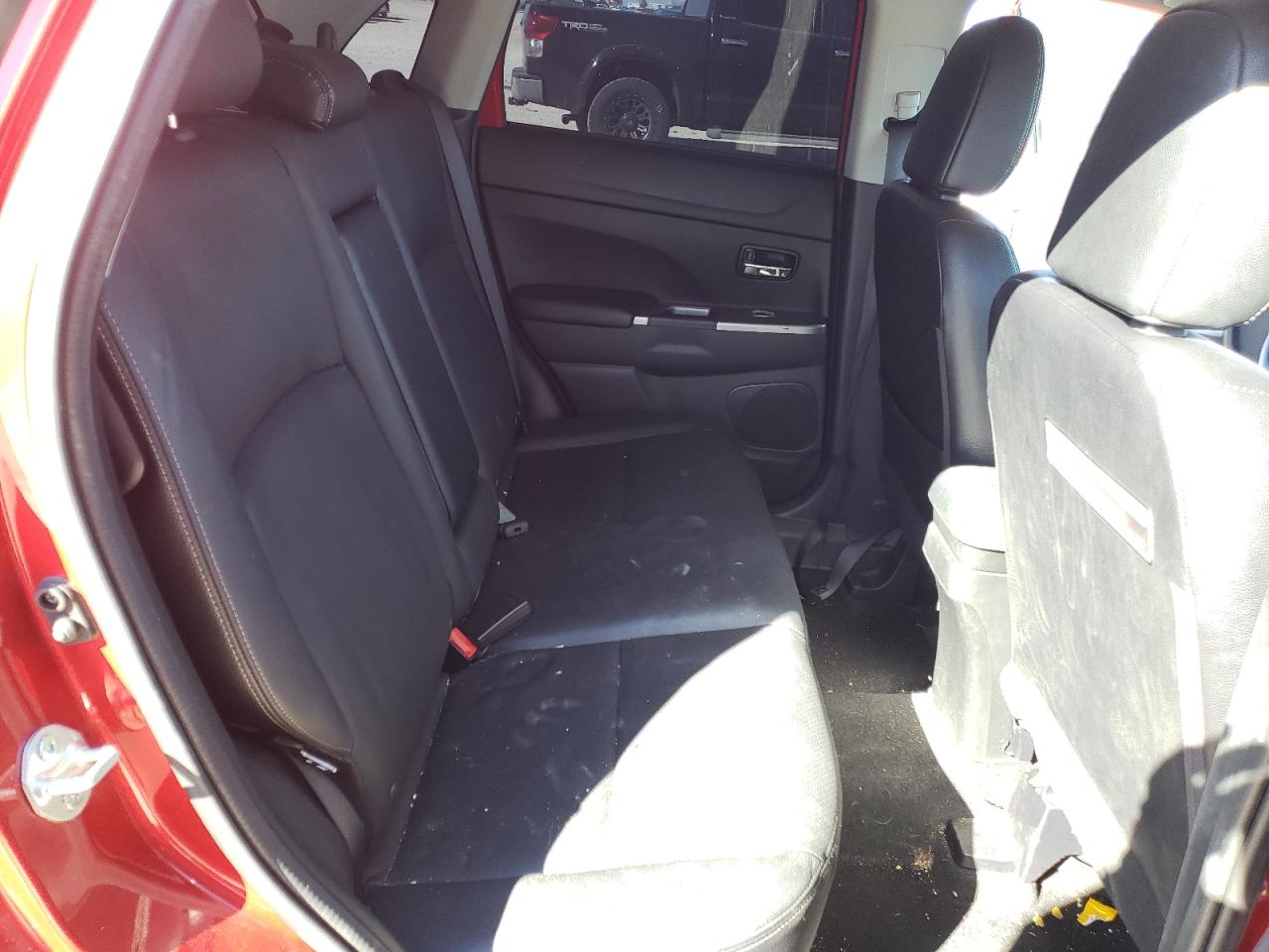 Photo 6 from auction – 2018 MITSUBISHI OUTLANDER with VIN JA4AP4AW3JZ034399