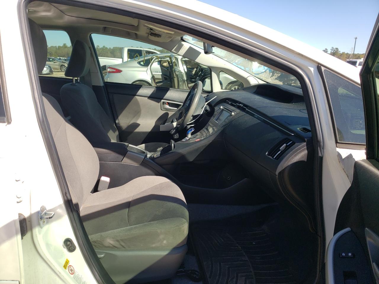 Photo 5 from auction – 2012 TOYOTA PRIUS with VIN JTDKN3DU8C1526352