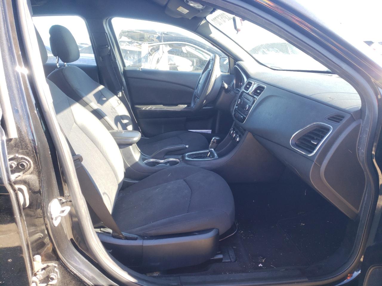 Photo 5 from auction – 2013 CHRYSLER 200 LX with VIN 1C3CCBAB3DN604025