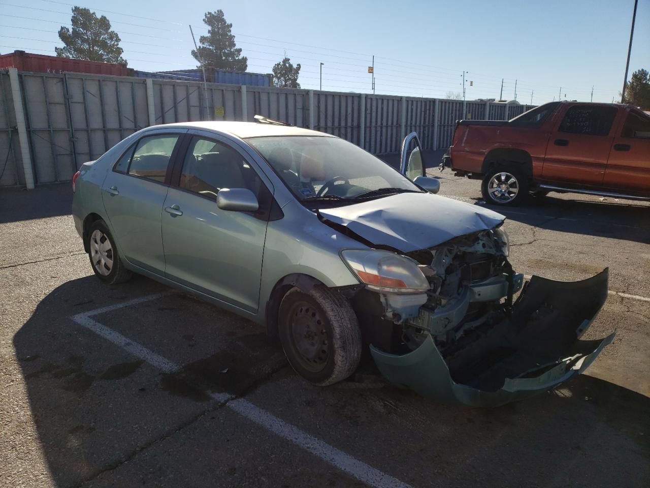 TOYOTA YARIS 2007 with VIN JTDBT923071069383 - Photo from auction