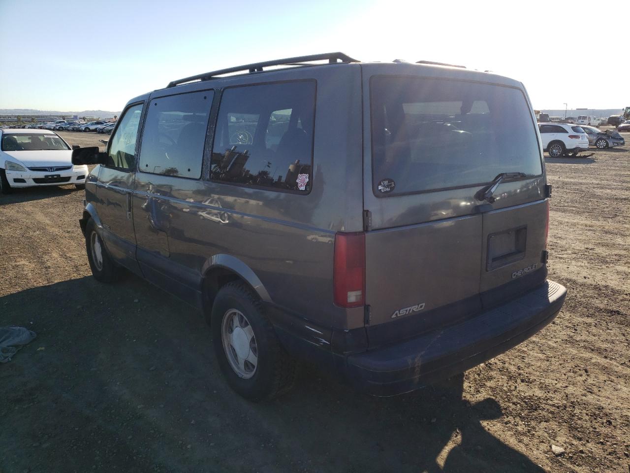 Photo 3 from auction – 2006 CHEVROLET ASTRO with VIN 1GNDM19W5YB136019