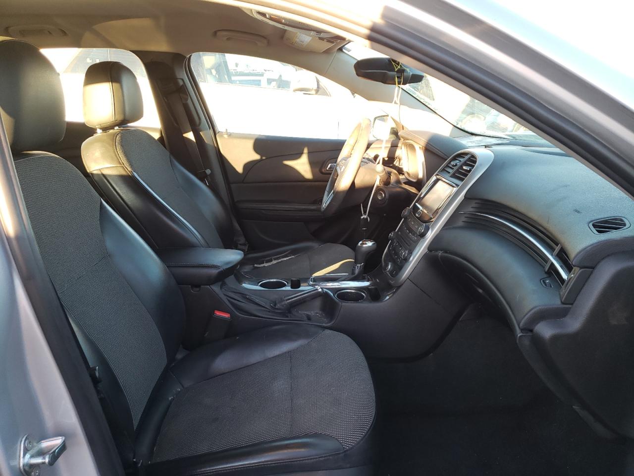 Photo 5 from auction – 2016 CHEVROLET MALIBU LIM with VIN 1G11C5SAXGF136246