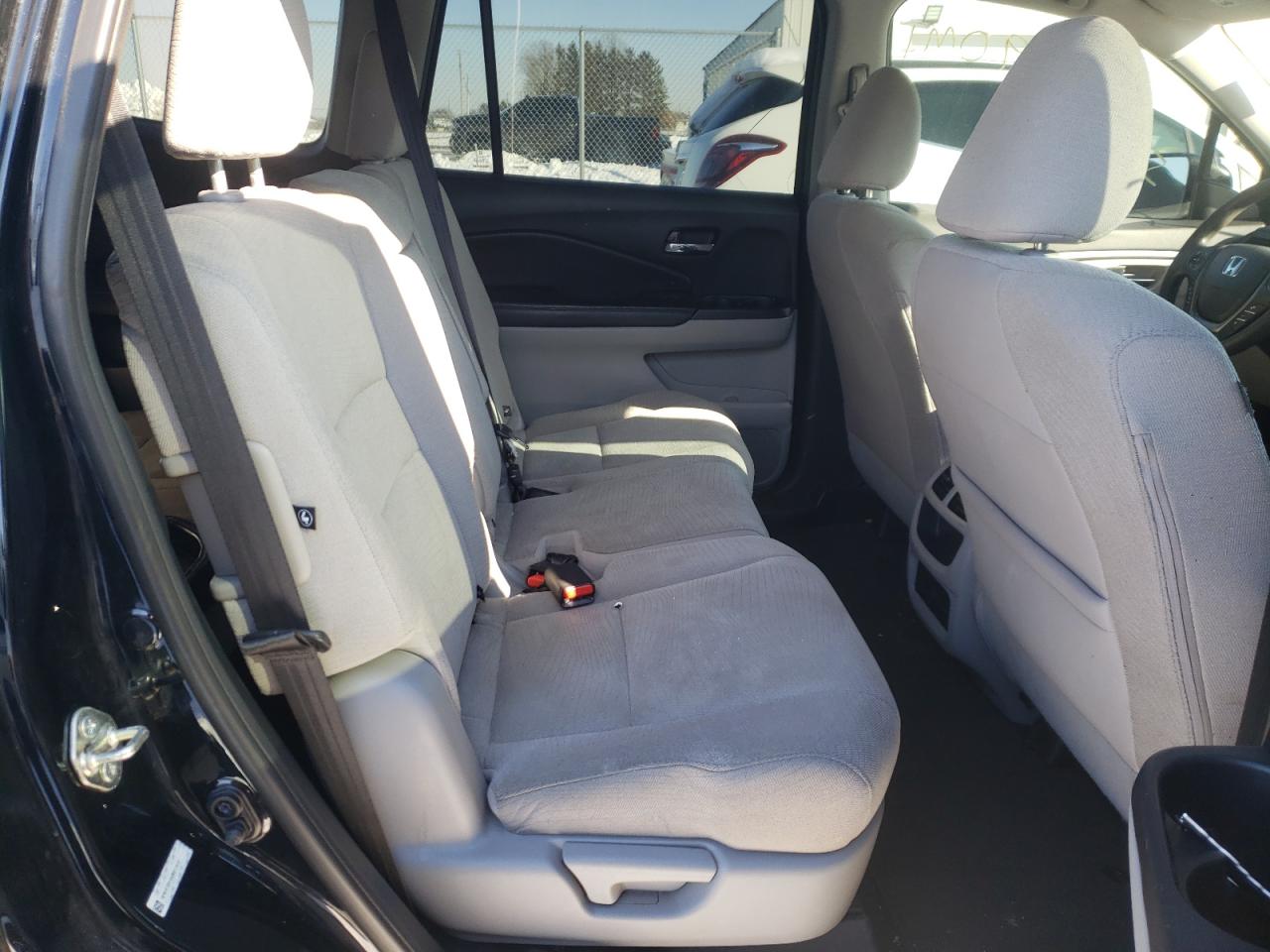 Photo 6 from auction – 2016 HONDA PILOT LX with VIN 5FNYF5H18GB017412