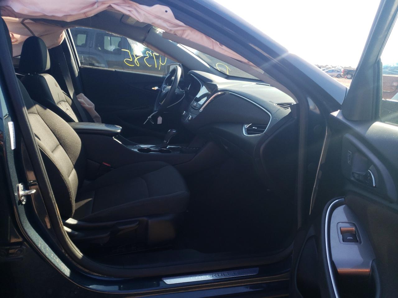 Photo 5 from auction – 2020 CHEVROLET MALIBU LT with VIN 1G1ZD5ST2LF024813