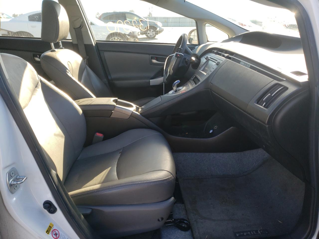 Photo 5 from auction – 2015 TOYOTA PRIUS with VIN JTDKN3DU9F0413276
